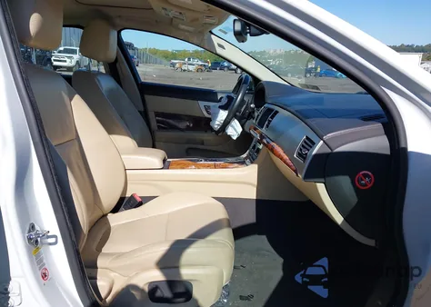 2014 Jaguar Xf из США, поврежденный, VIN SAJWJ0EF6E8U20442